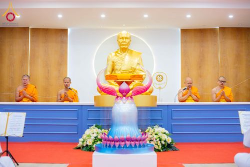 ภาพ No.313234:วันอาทิตย์ที่ 8 มีนาคม พ.ศ. 2569 พิธีสมโภชรูปเหมือนพระมงคลเทพมุนี (สด จนฺทสโร) และพิธีทอดผ้าป่าสามัคคีเพื่อสร้างวิหารพระมงคลเทพมุนี ณ วัดพุทธเคปทาวน์ ประเทศแอฟริกาใต้