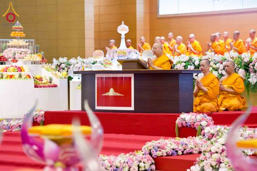 ภาพ No.318373:วันอาทิตย์ต้นเดือนที่ 5 เมษายน พ.ศ.2569 พิธีบูชาข้าวพระ ณ สภาธรรมกายสากล วัดพระธรรมกาย