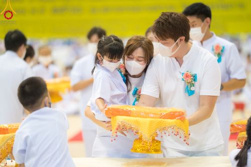 ภาพ No.92312:พิธีทอดกฐินธรรมชัยเพื่อสร้างอาคาร 115 ปี คุณยายอาจารย์มหารัตนอุบาสิกาจันทร์ ขนนกยูง อาทิตย์ต้นเดือนที่ 5 พฤศจิกายน พ.ศ. 2566 ณ วัดพระธรรมกาย จ.ปทุมธานี