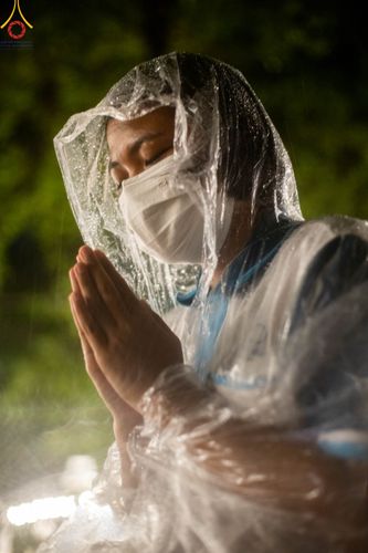 ภาพ No.89302:พิธีประดิษฐานรูปหล่อทองคำ  คุณยายอาจารย์มหารัตนอุบาสิกาจันทร์ ขนนกยูง ภายในมหาวิหารคุณยายอาจารย์ฯ เนื่องในวันครูผู้ค้นพบวิชชาธรรมกาย วันศุกร์ที่ 29 กันยายน พ.ศ. 2566 ณ วัดพระธรรมกาย จ.ปทุมธานี