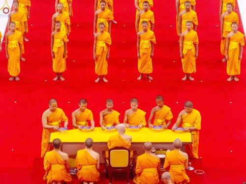 ภาพ No.339005:วันอาทิตย์ที่ 12 กรกฎาคม พ.ศ.2569 พิธีมุทิตาผู้สอบได้เปรียญธรรม ประโยค 1-2 ถึง ป.ธ.9 และ บ.ศ.1-2 ถึง บ.ศ.6 สำนักศาสนศึกษาวัดพระธรรมกาย ประจำปี 2569, พิธีมอบตราตั้งแต่งตั้งอาจารย์ใหญ่ สำนักศาสนศึกษาวัดพระธรรมกาย