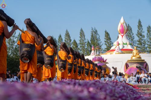 ภาพ No.290478:วันที่ 7 มกราคม พ.ศ. 2569 พิธีต้อนรับพระธรรมยาตรา ณ อนุสรณ์สถานลำดับที่ 2  สถานที่ตั้งมโนปณิธานบวชตลอดชีวิต อนุสรณ์สถานคลองบางนางแท่น (ภาพชุดที่ 2) อ.สามพราน จ.นครปฐม ในโครงการธรรมยาตรา กตัญญูบูชา มหาปูชนียาจารย์ พระมงคลเทพมุนี(สด จนฺทสโร) พระผู้ปราบมาร 