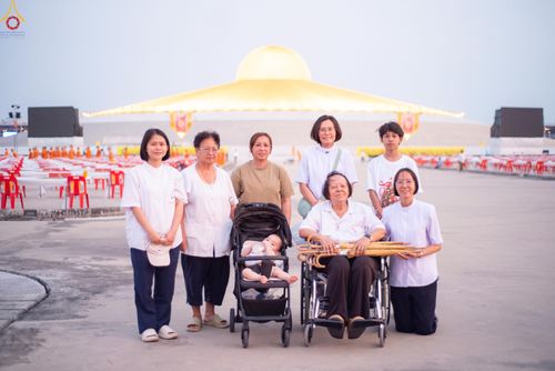 ภาพ No.323152:วันที่ 19 เมษายน พ.ศ.2569 การเรียงกล่องไทยธรรม , เตรียมงานจราจร เพื่องานถวายมหาสังฆทาน 40,000 กว่าวัดทั่วประเทศ วันคุ้มครองโลก 22 เมษายน พ.ศ.2569 วัดพระธรรมกาย