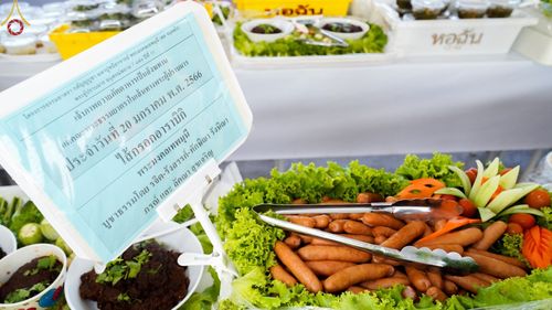 ภาพ No.72969:พิธีถวายภัตตาหารเป็นสังฆทาน แด่คณะพระธรรมยาตราฯ ในโครงการธรรมยาตรากตัญญูบูชา มหาปูชนียาจารย์ พระมงคลเทพมุนี(สด จนฺทสโร) พระผู้ปราบมาร อนุสรณ์สถาน 7 แห่ง ปีที่ 11 วันที่ 20 มกราคม พ.ศ. 2566