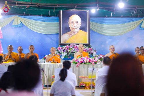 ภาพ No.299179:วันที่ 21 มกราคม พ.ศ. 2569 พิธีถวายภัตตาหารเป็นสังฆทาน แด่พระธรรมยาตรา ณ อนุสรณ์สถานบางปลา วัดบางปลา อำเภอบางเลน จังหวัดนครปฐม ในโครงการธรรมยาตรา กตัญญูบูชา มหาปูชนียาจารย์ พระมงคลเทพมุนี(สด จนฺทสโร) พระผู้ปราบมาร อนุสรณ์สถาน 7 แห่ง ปีที่ 14