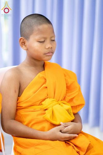 ภาพ No.321856:วันที่ 12 เมษายน พ.ศ.2569 ตักบาตรสงกรานต์ฉลองสามเณรใหม่  ณ ศูนย์ปฏิบัติธรรมระยอง(บ้านช่องลม)