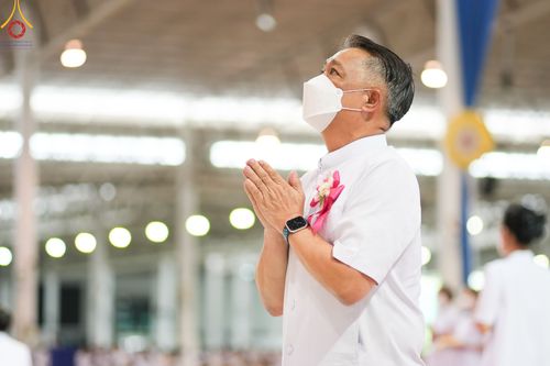 ภาพ No.83694:พิธีวางแผ่นจารึกชื่อและพิธีวางพวงมาลัยสักการะพระประธาน วันอาทิตย์ที่ 16 กรกฎาคม พ.ศ. 2566 ณ รัตนบัลลังก์ สภาธรรมกายสากล วัดพระธรรมกาย