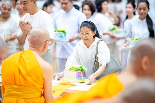 ภาพ No.329105:วันอาทิตย์ที่ 17 พฤษภาคม พ.ศ.2569 พิธีร่วมบุญการศึกษาพระภิกษุสามเณร (หนังสือบาลี นักธรรม ทางก้าวหน้า World-Pec) ณ ห้องแก้วสารพัดนึก 2 วัดพระธรรมกาย