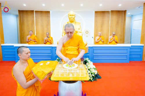 ภาพ No.313275:วันอาทิตย์ที่ 8 มีนาคม พ.ศ. 2569 พิธีสมโภชรูปเหมือนพระมงคลเทพมุนี (สด จนฺทสโร) และพิธีทอดผ้าป่าสามัคคีเพื่อสร้างวิหารพระมงคลเทพมุนี ณ วัดพุทธเคปทาวน์ ประเทศแอฟริกาใต้