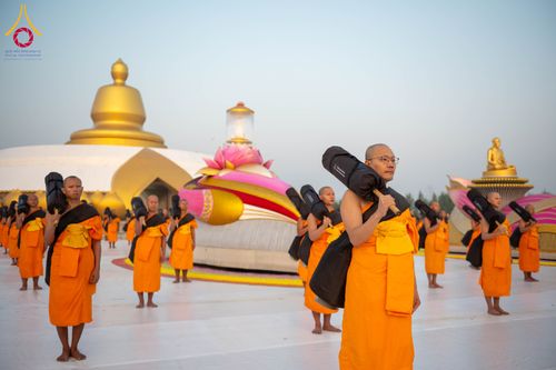 ภาพ No.299837:วันที่ 19 มกราคม พ.ศ.2569 พระธรรมยาตราปฏิบัติธรรมและถ่ายภาพหมู่ประวัติศาสตร์ ณ อนุสรณ์สถานลำดับที่ 5 สถานที่เผยแผ่วิชชาธรรมกายครั้งแรก  อนุสรณ์สถานบางปลาวัดบางปลา อ.บางเลน จ.นครปฐม ในโครงการธรรมยาตรา กตัญญูบูชา มหาปูชนียาจารย์ พระมงคลเทพมุนี(สด จนฺทสโร) 