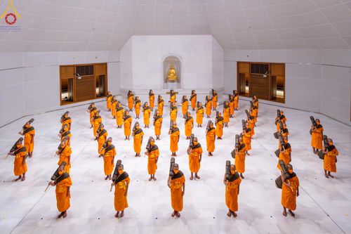 ภาพ No.106224:พระธรรมยาตราร่วมปฏิบัติธรรม และถ่ายภาพหมู่ประวัติศาสตร์ ในโครงการธรรมยาตรากตัญญูบูชา มหาปูชนียาจารย์ พระมงคลเทพมุนี(สด จนฺทสโร) พระผู้ปราบมาร  อนุสรณ์สถาน 7 แห่ง ปีที่ 12  วันที่ 4 มกราคม พ.ศ. 2567  ณ อนุสรณ์สถานมหาวิหารพระมงคลเทพมุนี จ.สุพรรณบุรี