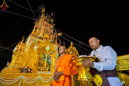ภาพ No.90515:พิธีอัญเชิญพระบรมสารีริกธาตุประดิษฐาน ณ เจดีย์ศรีสองรัก วัดเก่าเขาน้อย อ.ปากน้ำปราณ จ.ประจวบคีรีขันธ์ วันที่ 3 ตุลาคม พ. ศ. 2566