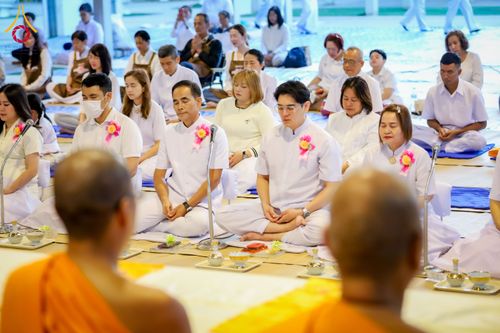 ภาพ No.288070:วันที่ 4 มกราคม พ.ศ. 2569 พิธีถวายภัตตาหารเป็นสังฆทาน แด่พระธรรมยาตรา ในโครงการธรรมยาตรา กตัญญูบูชา มหาปูชนียาจารย์ พระมงคลเทพมุนี(สด จนฺทสโร) พระผู้ปราบมาร อนุสรณ์สถาน 7 แห่ง ปีที่ 14 ณ อนุสรณ์สถานมหาวิหารพระมงคลเทพมุนี (โลตัสแลนด์) อ.สองพี่น้อง จ.สุพรร