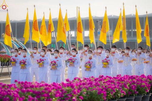 ภาพ No.82653:พิธีเวียนประทักษิณ, พิธีวันทาเจดีย์ ณ มหาธรรมกายเจดีย์  พิธีบรรพชาหมู่พระพี่เลี้ยงเข้าพรรษา, ธรรมทายาทอุดมศึกษา รุ่นที่ 50(ภาคฤดูฝน) และธรรมทายาทพุทธศาสตร์สากล รุ่นที่ 7 (ภาคฤดูฝน) วันเสาร์ที่ 17 มิถุนายน พ.ศ. 2566 ณ  โบสถ์พระไตรปิฎก วัดพระธรรมกาย จ.ปทุม