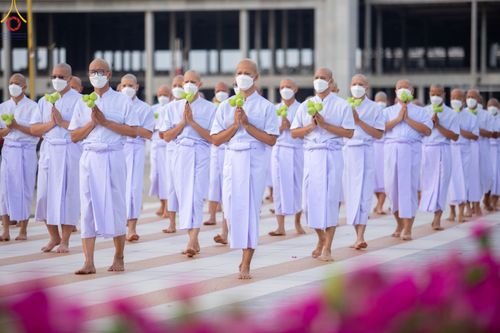 ภาพ No.84066:พิธีเวียนประทักษิณ พิธีวันทาเจดีย์ พิธีขอขมา และมอบผ้าไตร  ในโครงการบรรพชาอุปสมบทหมู่ธรรมทายาทรุ่นเข้าพรรษา และโครงการบรรพชาสามเณรโรงเรียนนานาชาติ รุ่นที่12 ในวันเสาร์ที่ 22 กรกฎาคม พ.ศ. 2566