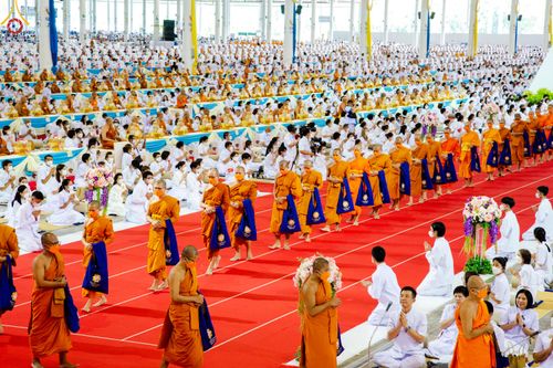 ภาพ No.85194:พิธีมุทิตาสักการะพระภิกษุ ผู้สอบได้เปรียญธรรม ๙ ประโยคระดับโลก, พิธีมอบโล่เกียรติยศและทุนการศึกษา สำนักเรียนบาลีดีเด่นทั่วประเทศ ในวันสมาธิโลก อาทิตย์ที่ 6 สิงหาคม พ.ศ. 2566 ณ สภาธรรมกายสากล วัดพระธรรมกาย