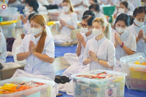 ภาพ No.82947:พิธีตักบาตร ณ บ้านแก้วเรือนทองคุณยายอาจารย์ฯ พิธีบูชาข้าวพระ ณ สภาธรรมกายสากล วัดพระธรรมกาย ในวันอาทิตย์ต้นเดือนที่ 2 ก.ค. พ.ศ.2566