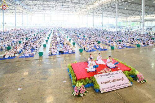 ภาพ No.81473:พิธีตักบาตร ข้าวสารอาหารแห้ง และพิธีบูชาข้าวพระ ณ สภาธรรมกายสากล วัดพระธรรมกาย วันเสาร์ที่ 3 มิถุนายน 2566