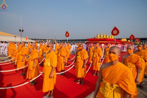 ภาพ No.79092:พิธีอัญเชิญองค์พระบรมพุทธเจ้า 24 องค์ เวียนประทักษิณรอบพระมหาธรรมกายเจดีย์ ณ วัดพระธรรมกาย  วันที่ 2 เมษายน พ.ศ. 2566