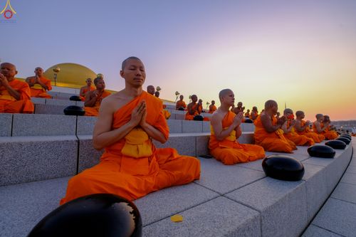 ภาพ No.279730:วันที่ 1 มกราคม พ.ศ.2569 พิธีตักบาตรในวันขึ้นปีใหม่ ณ ลานธรรม วัดพระธรรมกาย