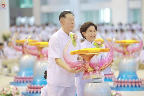 ภาพ No.318518:วันอาทิตย์ต้นเดือนที่ 5 เมษายน พ.ศ.2569 พิธีทอดผ้าป่าสมทบมหาสังฆทาน 40,000 กว่าวัดทั่วประเทศ ณ สภาธรรมกายสากล วัดพระธรรมกาย