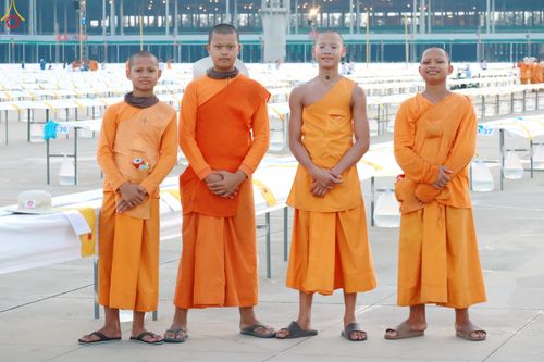 ภาพ No.321513:วันที่ 9-10 เมษายน พ.ศ.2569 การเตรียมงาน มัดถุงน้ำ ถ่วงขาโต๊ะไทยธรรม เพื่องานถวายมหาสังฆทาน 40,000 กว่าวัดทั่วประเทศ วันคุ้มครองโลก 22 เมษายน พ.ศ.2569 วัดพระธรรมกาย