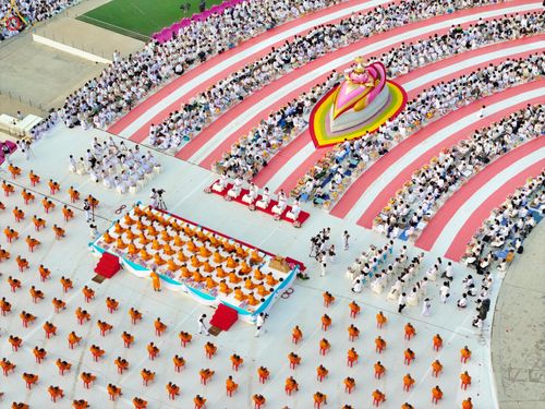 ภาพ No.302550:วันที่ 24 มกราคม พ.ศ. 2569 พิธีตักบาตรพระธรรมยาตรา ณ อนุสรณ์สถานลำดับที่ 5 สถานที่เผยแผ่วิชชาธรรมกายครั้งแรก อนุสรณ์สถานบางปลา วัดบางปลา อำเภอบางเลน จังหวัดนครปฐม ในโครงการธรรมยาตรา กตัญญูบูชา มหาปูชนียาจารย์ พระมงคลเทพมุนี(สด จนฺทสโร) พระผู้ปราบมาร อนุส