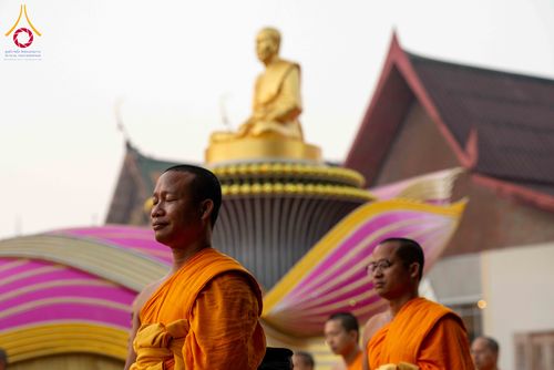 ภาพ No.297286:วันที่ 15 มกราคม พ.ศ.2569 พระธรรมยาตราปฏิบัติธรรมและถ่ายภาพหมู่ประวัติศาสตร์ อนุสรณ์สถานลำดับที่ 4 สถานที่เกิดด้วยกายธรรม  ณ วัดโบสถ์บน ต.บางคูเวียง จ.นนทบุรี ในโครงการธรรมยาตรา กตัญญูบูชา มหาปูชนียาจารย์ พระมงคลเทพมุนี(สด จนฺทสโร) พระผู้ปราบมาร อนุสรณ์ส