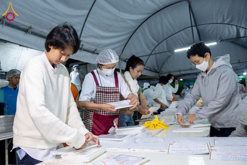 ภาพ No.289763:วันที่ 8 มกราคม พ.ศ. 2569 พิธีถวายภัตตาหารเป็นสังฆทาน แด่พระธรรมยาตรา ณ อนุสรณ์สถานคลองบางนางแท่น อ.สามพราน จ.นครปฐม ในโครงการธรรมยาตรา กตัญญูบูชา มหาปูชนียาจารย์ พระมงคลเทพมุนี(สด จนฺทสโร) พระผู้ปราบมาร อนุสรณ์สถาน 7 แห่ง ปีที่ 14