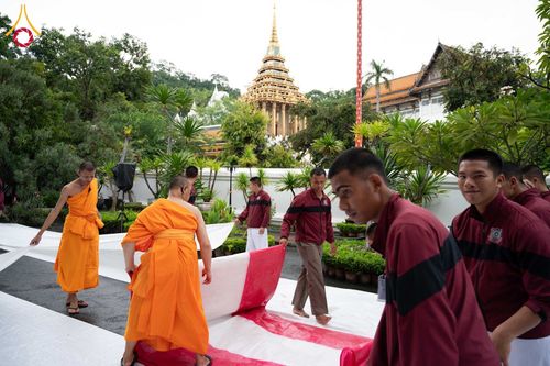 ภาพ No.351540:วันที่ 22 กันยายน พ.ศ. 2569  พิธีตักบาตรสามเณรธรรมทายาท โครงการบรรพชาพัฒนาคุณธรรม จริยธรรม  สำหรับนักเรียนนายสิบตำรวจ (นสต.) รุ่นที่ 16 ศูนย์ฝึกอบรมตำรวจภูธรภาค 1  ณ วัดพระพุทธบาทราชวรมหาวิหาร