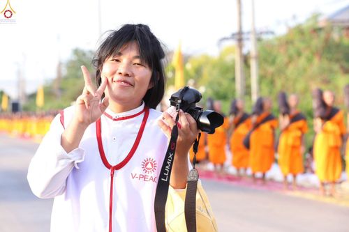 ภาพ No.296272:ภาพเบื้องหลังอาสาสมัครรวมใจ ชุดที่ 2 ในโครงการธรรมยาตรา กตัญญูบูชา มหาปูชนียาจารย์ พระมงคลเทพมุนี(สด จนฺทสโร) พระผู้ปราบมาร อนุสรณ์สถาน 7 แห่ง ปีที่ 14