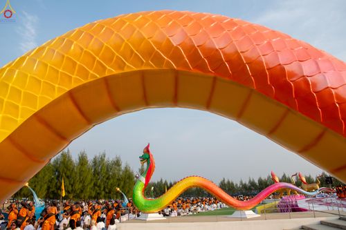 ภาพ No.299546:วันที่ 18 มกราคม พ.ศ. 2569 พิธีต้อนรับพระธรรมยาตรา (ภาพชุดที่ 2) ณ อนุสรณ์สถานลำดับที่ 5  สถานที่เผยแผ่วิชชาธรรมกายครั้งแรก อนุสรณ์สถานบางปลา วัดบางปลา อำเภอบางเลน จังหวัดนครปฐม ในโครงการธรรมยาตรา กตัญญูบูชา มหาปูชนียาจารย์ พระมงคลเทพมุนี(สด จนฺทสโร) พระ