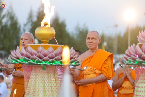 ภาพ No.302144:วันที่ 23 มกราคม พ.ศ. 2569 พิธีจุดประทีปธรรมถวายเป็นพุทธบูชา (ภาพชุดที่ 2) และบูชาธรรมมหาปูชนียาจารย์  ณ อนุสรณ์สถานลำดับที่ 5 สถานที่เผยแผ่วิชชาธรรมกายครั้งแรก อนุสรณ์สถานบางปลา วัดบางปลา อำเภอบางเลน จังหวัดนครปฐม ในโครงการธรรมยาตรา กตัญญูบูชา มหาปูชนีย