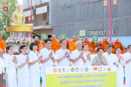 ภาพ No.313941:วันอาทิตย์ที่ 14 มีนาคม พ.ศ. 2569 ทำบุญเมืองหาดใหญ่ตักบาตรพระ 1,109 รูป เติมบุญใหญ่ หลังวิกฤตมหาอุทกภัย ณ ซุ้มประตูไชน่าทาวน์ ถนนศุภสารรังสรรค์ อ.หาดใหญ่ จ.สงขลา