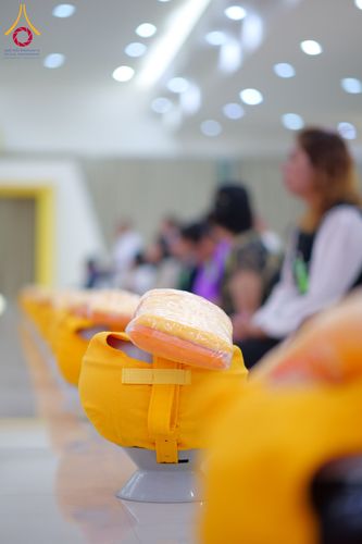 ภาพ No.319882:วันเสาร์ที่ 4 เมษายน พ.ศ.2569 พิธีตัดปอยผมและปลงผม พิธีขอขมาผู้ปกครองและมอบผ้าไตร พิธีบรรพชาและถวายบาตร ณ ศูนย์ปฏิบัติธรรมและศูนย์อบรมเยาวชนเพชรบุรี  ต.ท่าแลง อ.ท่ายาง จ.เพชรบุรี