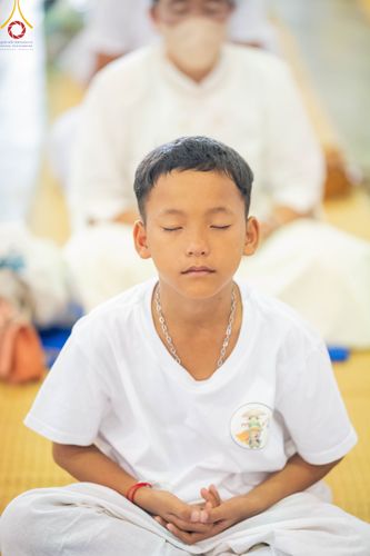 ภาพ No.105470:พิธีปฏิบัติธรรมและพิธีบูชาข้าวพระ ในวันจันทร์ที่ 1 มกราคม พ.ศ. 2567 ณ สภาธรรมกายสากล วัดพระธรรมกาย