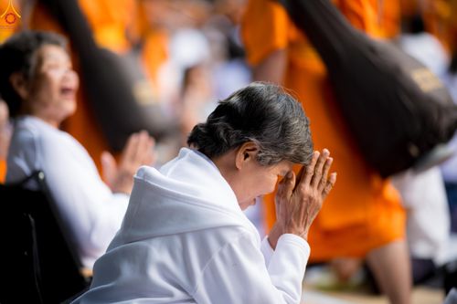 ภาพ No.287514:วันที่ 3 มกราคม พ.ศ. 2569 พิธีต้อนรับพระธรรมยาตรา ในโครงการธรรมยาตรา กตัญญูบูชา มหาปูชนียาจารย์ พระมงคลเทพมุนี(สด จนฺทสโร) พระผู้ปราบมาร อนุสรณ์สถาน 7 แห่ง ปีที่ 14 ณ อนุสรณ์สถานมหาวิหารพระมงคลเทพมุนี (โลตัสแลนด์) อ.สองพี่น้อง จ.สุพรรณบุรี