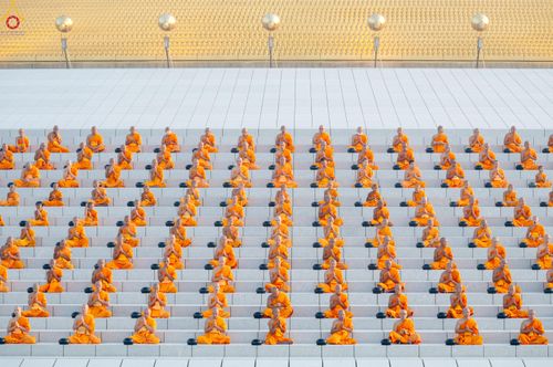 ภาพ No.279744:วันที่ 1 มกราคม พ.ศ.2569 พิธีตักบาตรในวันขึ้นปีใหม่ ณ ลานธรรม วัดพระธรรมกาย