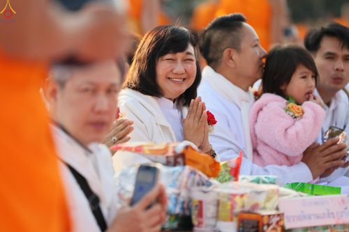 ภาพ No.292430:วันที่ 11 มกราคม พ.ศ. 2569 พิธีตักบาตรพระธรรมยาตรา ณ อนุสรณ์สถานคลองบางนางแท่น อ.สามพราน จ.นครปฐม ในโครงการธรรมยาตรา กตัญญูบูชา มหาปูชนียาจารย์ พระมงคลเทพมุนี(สด จนฺทสโร) พระผู้ปราบมาร อนุสรณ์สถาน 7 แห่ง ปีที่ 14