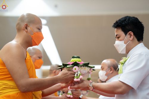 ภาพ No.84703:พิธีบรรจุพระบรมสารีริกธาตุภายในเกตุดอกบัวตูม องค์พระประธาน ณ ห้องแก้วสารพัดนึก 2 วัดพระธรรมกาย ในวันอาสาฬหบูชา อังคารที่ 1 สิงหาคม พ.ศ.2566