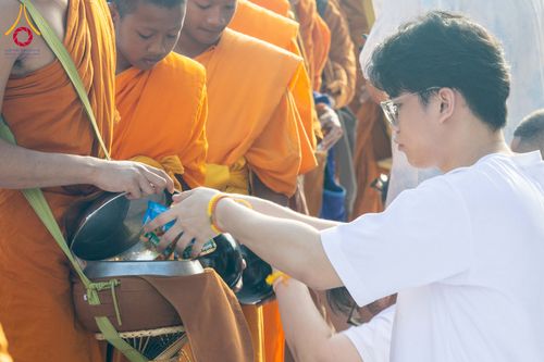 ภาพ No.314012:วันอาทิตย์ที่ 14 มีนาคม พ.ศ. 2569 ทำบุญเมืองหาดใหญ่ตักบาตรพระ 1,109 รูป เติมบุญใหญ่ หลังวิกฤตมหาอุทกภัย ณ ซุ้มประตูไชน่าทาวน์ ถนนศุภสารรังสรรค์ อ.หาดใหญ่ จ.สงขลา