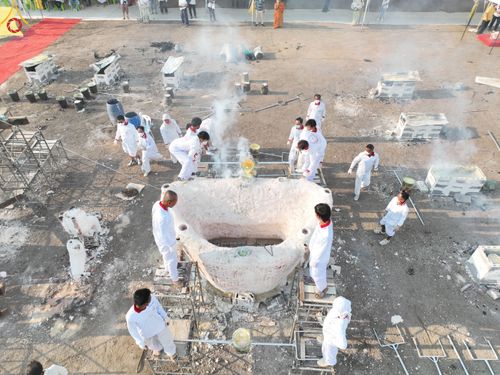 ภาพ No.79528:พิธีเททองหล่อพระประธาน ประจำอุโบสถวัดสายสุวพรรณ ณ มณฑลพิธีฯ ธรรมอุทยาน สัตตมหาสถาน หน้าอุโบสถวัดสายสุวพรรณ ต.คลองสี่ อ.คลองหลวง จ.ปทุมธานี วันเสาร์ที่ 1 เมษายน พ.ศ. 2566