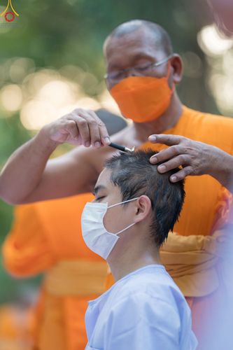 ภาพ No.78660:พิธีตัดปอยผมและปลงผมนาคธรรมทายาท  โครงการบรรพชาและอุปสมบทหมู่ วันคุ้มครองโลก วันที่ 26 มีนาคม พ.ศ.2566 ณ หมู่บ้านบรรลุธรรม วัดพระธรรมกาย