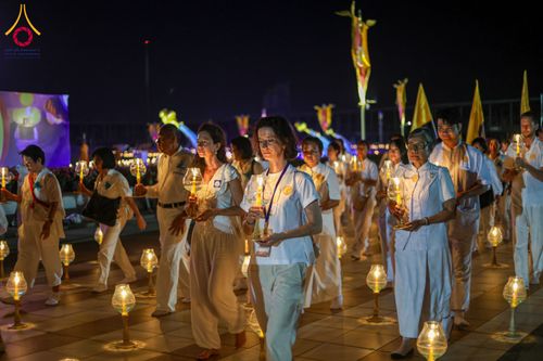 ภาพ No.312331:วันอังคารที่ 3 มีนาคม พ.ศ.2569 พิธีเวียนประทักษิณและจุดมาฆประทีป (ภาพชุดที่ 2) ณ ลานธรรมพระมหาธรรมกายเจดีย์ วัดพระธรรมกาย