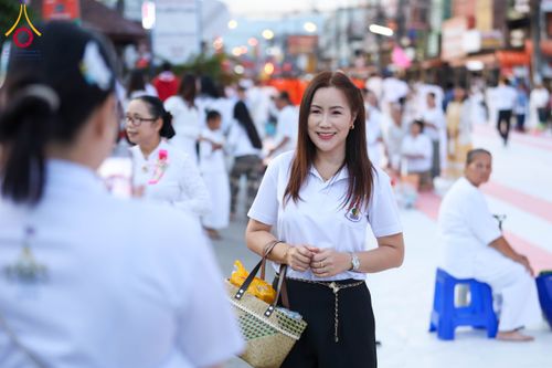 ภาพ No.336846:วันเสาร์ที่ 27 มิถุนายน 2569 พิธีตักบาตรพระ 1,345 รูป  ณ ข่วงสันกำแพง อำเภอสันกำแพง จังหวัดเชียงใหม่