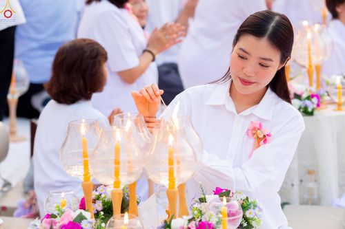 ภาพ No.297233:วันที่ 17 มกราคม พ.ศ. 2569 พิธีจุดประทีปถวายเป็นพุทธบูชา และบูชาธรรมมหาปูชนียาจารย์ (ภาพชุดที่ 2) ณ วัดโบสถ์บน ต.บางคูเวียง จ.นนทบุรี อนุสรณ์สถานลำดับที่ 4 สถานที่เกิดด้วยกายธรรม ในโครงการธรรมยาตรา กตัญญูบูชา มหาปูชนียาจารย์ พระมงคลเทพมุนี(สด จนฺทสโร) พร