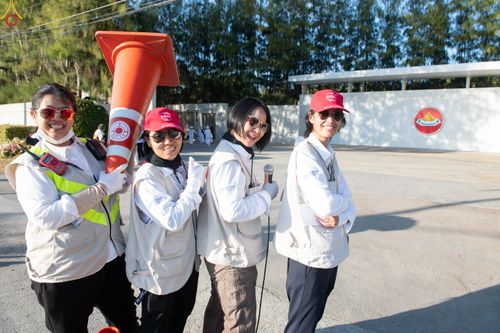 ภาพ No.301484:ภาพเบื้องหลังอาสาสมัครรวมใจ ชุดที่ 4 ในโครงการธรรมยาตรา กตัญญูบูชา มหาปูชนียาจารย์ พระมงคลเทพมุนี(สด จนฺทสโร) พระผู้ปราบมาร อนุสรณ์สถาน 7 แห่ง ปีที่ 14