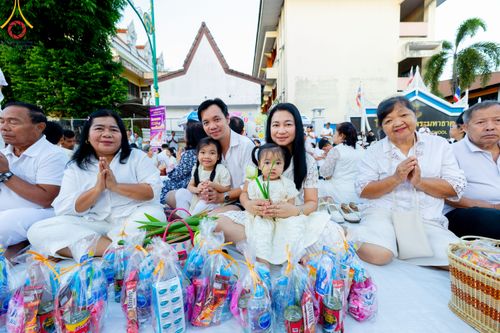 ภาพ No.311179:วันเสาร์ที่ 28 กุมภาพันธ์ พ.ศ. 2569 พิธีตักบาตรพระมหากุศล 11,250 รูป เฉลิมฉลอง 1,250 ปีศรีธรรมราชเจดีย์ สู่มรดกโลก ณ ถนนราชดำเนิน บริเวณหน้าวัดพระมหาธาตุวรมหาวิหาร อ.เมือง จ.นครศรีธรรมราช