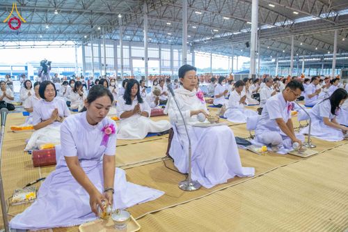 ภาพ No.305593:วันที่ 29 มกราคม พ.ศ. 2569 พิธีถวายภัตตาหารเป็นสังฆทาน แด่พระธรรมยาตรา ณ วัดพระธรรมกาย  จังหวัดปทุมธานี ในโครงการธรรมยาตรา กตัญญูบูชา มหาปูชนียาจารย์ พระมงคลเทพมุนี(สด จนฺทสโร) พระผู้ปราบมาร อนุสรณ์สถาน 7 แห่ง ปีที่ 14