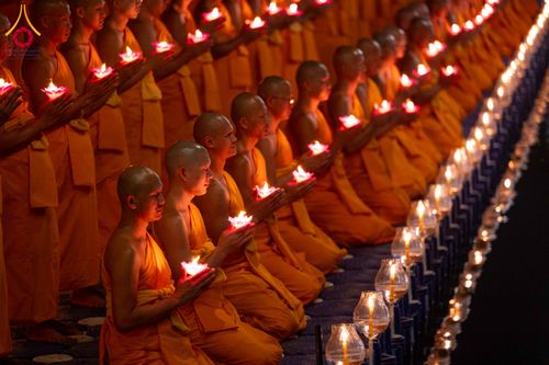 ภาพ No.297451:วันที่ 16 มกราคม พ.ศ. 2569 พิธีลอยประทีปธรรมถวายเป็นพุทธบูชา และบูชาธรรมมหาปูชนียาจารย์  ณ วัดโบสถ์บน ต.บางคูเวียง จ.นนทบุรี อนุสรณ์สถานลำดับที่ 4 สถานที่เกิดด้วยกายธรรม ในโครงการธรรมยาตรา กตัญญูบูชา มหาปูชนียาจารย์ พระมงคลเทพมุนี(สด จนฺทสโร) พระผู้ปราบม